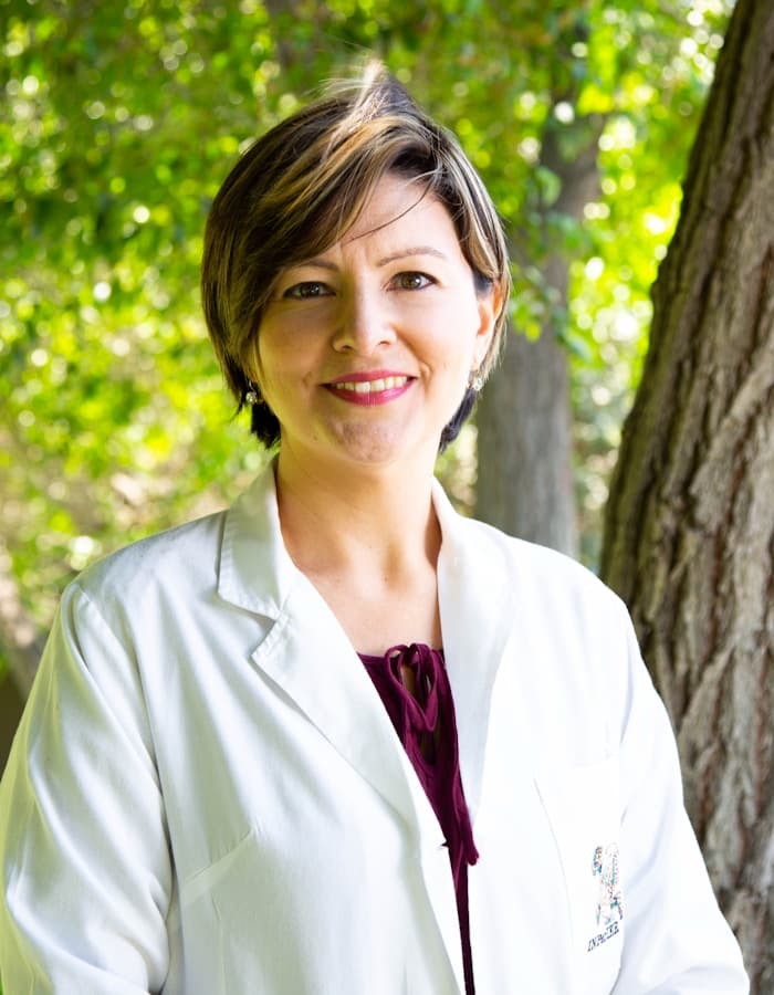 Médica profissional com estetoscópio